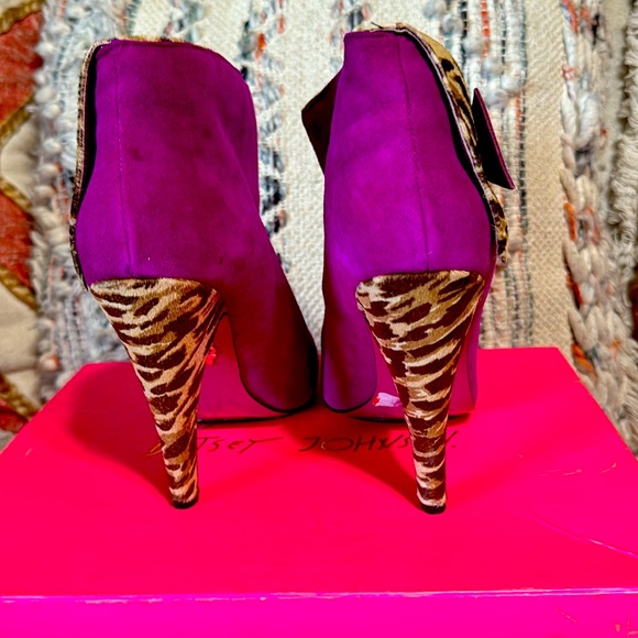 Betsy Johnson booties EUC… In original box - Picture 4 of 9